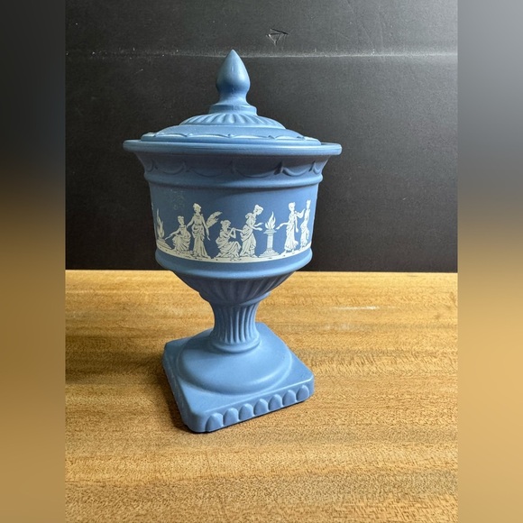 Vintage 70’s Avon Avonshire Grecian Pedestal Wedgewood Jasperware Style Blue - Picture 3 of 8